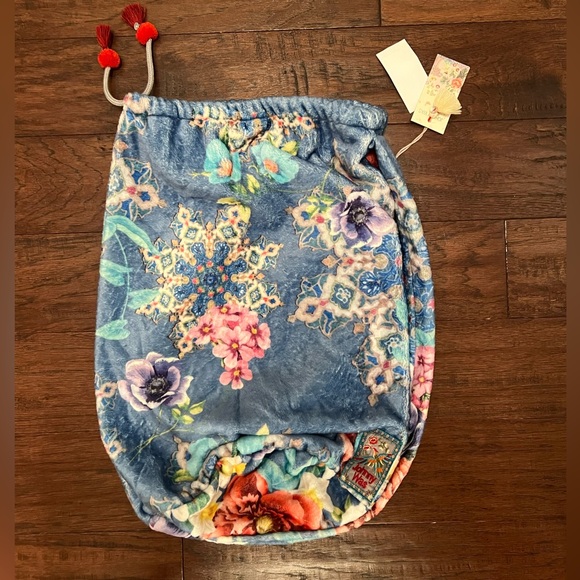 JOHNNY WAS Sunrise Cozy Fleece Drawstring Blanket Bag (no blanket) Floral - Picture 2 of 4